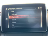 音楽ソースの一覧からBluetoothやUSB、CDなどを選べる画面です。複数の再生方法がひと目で確認でき、聴きたい音源に合わせて選びやすい構成で、普段の移動時間も好みの音楽とともに過ごせます。