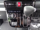 車内温度を一定にするオートエアコンです。