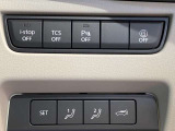 【2Wayドライビングポジションメモリー機能】お二人のシートパターンを記憶することができますので、運転時はボタン一つでシート調節できますね。