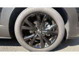 足回りは、純正18インチアルミホイールでスタイルバッチリ!215/55R18タイヤを装着、4輪ディスクブレーキやGベクタリングコントロールで卓越の走りをサポートしています!