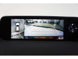 上から車両を見下ろしたような映像をナビゲーション画面に表示する「パノラミックビューモニター(床下透過表示機能付き)も搭載しています。