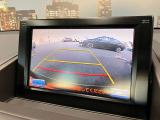 【バックカメラ】運転席から画面上で安全確認ができます。駐車が苦手な方にもオススメな便利機能です。