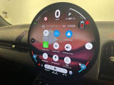 Apple CarPlayやAndroid Autoなど、スマートフォンとの連携にも対応。さまざまな機能を円形ディスプレイに集約し、快適でスマートなドライブをサポートします。