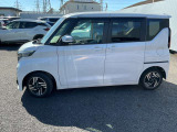 スライドドアからリヤフェンダー傷有ります。板金塗装にて修理致します。