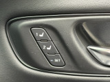 シートの位置を記憶してくれる機能が装備してあります。エンジンのオフ、鍵の開閉で始動しスムーズな動きが可能です。