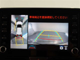 パノラミックビューモニター付きです。車両を上から見たような映像をモニター画面に表示。運転席からの目視では見にくい、車両周辺の状況をリアルタイムでしっかり確認できます。