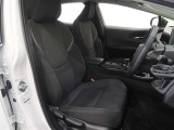 見通しのよいすっきりとした視界で、誰でも運転しやすいです。運転のしやすさは疲れにくさにも繋がりますよ♪