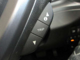 ステアリングスイッチは前方から目を離すことなく操作することが可能。わき見運転の防止に。