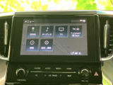 ナビやオーディオ、テレビなどの項目が画面上にまとまり、目的のメニューを見つけやすい構成です。画面と手元のボタンを使い分けられ、日常の移動中も必要な設定を確認できます。