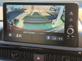 後退時に車両の進行方向のガイド線を表示してくれます!便利な機能ですが後方確認の目視もお忘れなく!