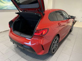 メルボルン・レッドメタリック 電動トランク ACC 禁煙車 AppleCarPlay 18インチホイール パーキングアシスト 後退アシスト バックカメラ 正規認定中古車 全国正規ディーラー保証 2年走行距離無制限
