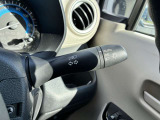 オートライト機能付きです♪またハイビームアシストで、先行車または対向車や周囲の明るさなどに応じ、自動的にハイビーム(上向き)とロービーム(下向き)を切り替えます♪