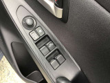 パワーウィンドウやドアミラーのスイッチ等は運転席右側へ集中してます