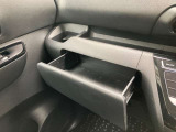 車検証入れなど、いろいろな物が収納できます。