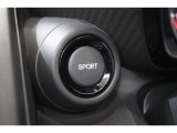 SPORTモードがON になり、アンビエントメーターが白色から赤色に変化し、瞬間燃費表示がターボブースト表示に切り換わります。