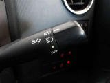 オートライト機能装備です!車外の明るさに応じて、自動的にライトの点灯・消灯をしてくれます♪