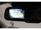 ■バックモニター■  車両後方の映像を画面に表示し、駐車などの後退操作をサポートします。