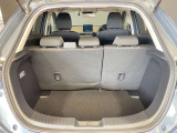 【広々トランクルーム】車体に対してスペースは広めに作ってあります。また、背もたれを倒すとより多くの荷物を乗せることができます。