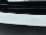 フロントバンパー中央下部に傷があります。