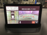 狭い場所での駐車やすれ違いなどでより的確な運転操作に役立つ360&deg;ビューモニターが装備されています。