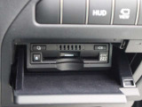 広がる運転支援サービスETC2.0搭載。全国の高速道路に設置されたITSスポットと双方向通信を図り、広域な道路交通情報や安全運転をサポートする情報を得て、音声やナビ画面上にタイムリーにお知らせします。