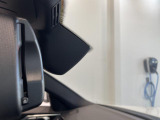 【ルームミラー一体型ETC】BMWといえばルームミラー一体型のETC。ドライバーから差し込めるかたちになっておりますので、差し忘れの際も慌てずにご利用いただけます。