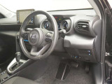 運転席はこのような雰囲気です。このポジションで安全運転です。前後左右の見通しはといってもやはり現車確認がなにより分かりやすいです。ご来店お待ちしております(^^)/
