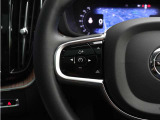 前方車を自動追従するアダプティブクルーズコントロールに加え、ステアリング操舵も行う進化型クルーズ『パイロットアシスト』を搭載。車体を車線内へと適正に維持しつつ先行車を忠実に追従します。