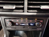 2ゾーンフルオートエアコンを装備。運転席と助手席、それぞれ独立して温度の設定ができます。