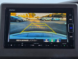 駐車時の安全確認をサポートするバックカメラも使用できます。インターナビで様々な情報を得ることもできます。