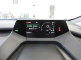 視線を前方に誘導する、トップマウントメーターを起点とし、安全確認がしやすく、運転に集中できる構成に。最大限走りの良さを楽しむことができます。
