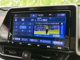 テレビ番組を選局して表示できる画面を備えています。停車中の休憩時間に映像を楽しみたい場面にも活用でき、音量や視聴設定などを画面から選べる使いやすい構成です。