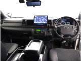 オシャレなインテリアで運転する気分も盛り上がりますよね^^