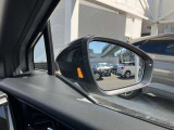 サイドアシスト装備 ドライバーの死角を並走する車両を検知します。ドアミラーの内側のLEDが点灯・点滅して事故の危険を知らせます。