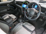 オットマン付きなので、長時間運転でも疲れにくいです♪