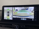 アラウンドビューモニターで車を上空から見下ろしているような映像を映し出します。周囲の状況がひと目でわかります!
