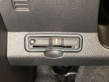 ハンドルの左下にETCがついています。高速道路の料金所の通過も楽々です。 カードの取り出しもしやすい場所についています。