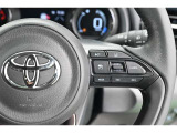 レーダークルーズコントロール(全車速追従機能付)付きです。車速に応じて追従支援してくれるので、ロングドライブも快適です。詳細は販売店スタッフまでおたずねください。
