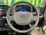 インテリアに合わせたデザインのステアリングは、運転される方のことも考え、運転しやすい形状、大きさです。是非一度、実際に触ってお確かめください。