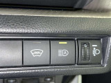 オートマチックハイビームとは、先行車や対向車のライトを認識し、ハイビームとロービームを自動で切り替える機能です。夜道の視界を確保します。詳細は販売店スタッフまでおたずねください。