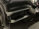 何かと便利なグローブボックス。メンテナンスノートや車検証、ちょっとしたメモと筆記用具等を入れておくとあればもしもの時にも便利ですね。☆詳しくは無料通話0078-6003-827541 相模原ICすぐ