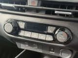 すっきりした運転席周りにはナビやエアコンの操作パネルを設置しておりますので、お一人での運転でもご安心できます。