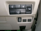 左側パワースライドドアスイッチ。運転席からも操作出来ます。