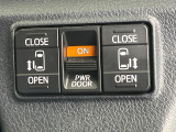 【両側パワースライドドア】スマートキーや運転席のスイッチで後席両側スライドドアの開閉が可能♪電動だから力を入れてドアを開ける必要が無く、小さなお子様でも簡単に開け閉めでき快適です♪