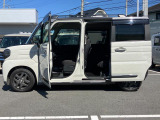 大きく開くドアで乗り降りらくらく☆