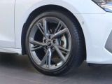 ●オシャレは足元からといいますが、車も同じく足元のエレガンスさで全体のイメージが変わります。