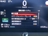 エマージェンシーブレーキは、 約10〜80km/h の範囲で前方の車両や歩行者と衝突する可能性がある場合に作動し、自動的に停止又は減速することにより 衝突回避や衝突被害の軽減を図ります。