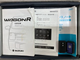 スマートキーは鍵をバッグに入れたままでもドアロックの開閉やエンジンのON・OFFができます。夜間や雨の日も鍵を探さなくて良いので便利です。