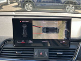 サラウンドビューカメラ装備 車両の4つのカメラから得た映像を合成し、上空から眺めているような映像をモニターに映し出します。車両周辺の歩行者や障害物などの発見に役立ちます。