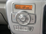 【オートエアコン】一度お好みの温度に設定すれば、車内の温度を検知し風量や温度を自動で調整。暑い&hellip;寒い&hellip;と何度もスイッチ操作をする必要はありません。快適な車内空間には必須の機能ですね♪